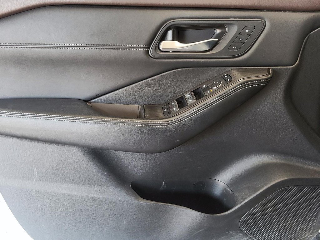 2023 Nissan Rogue SL AWD CVT in Stratford, Ontario - 10 - w1024h768px