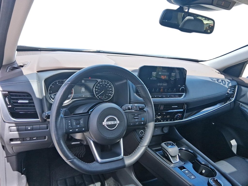 2023 Nissan Rogue SL AWD CVT in Stratford, Ontario - 10 - w1024h768px