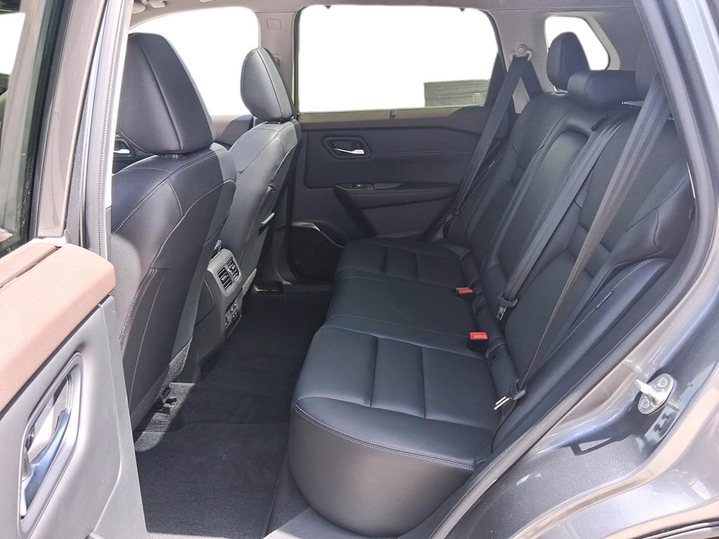 2023 Nissan Rogue SL AWD CVT in Stratford, Ontario - 9 - w1024h768px