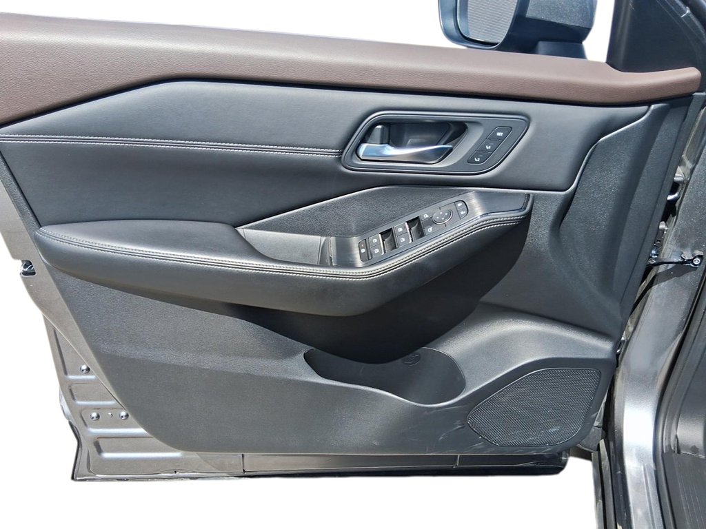 2023 Nissan Rogue SL AWD CVT in Stratford, Ontario - 11 - w1024h768px