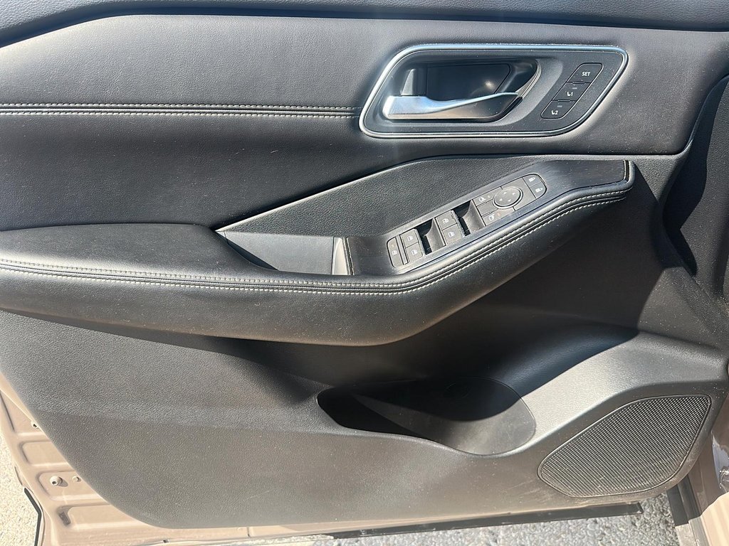 2024 Nissan Rogue AWD Platinum in Stratford, Ontario - 10 - w1024h768px