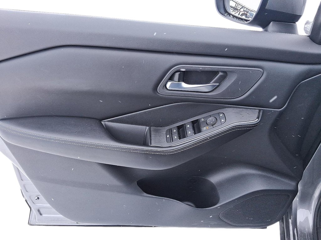 2024 Nissan Rogue AWD SV Moonroof in Stratford, Ontario - 11 - w1024h768px