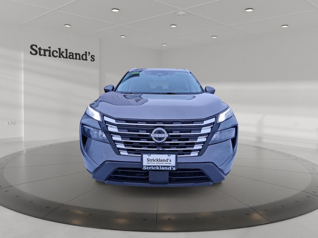 2024 Nissan Rogue AWD SV Moonroof in Stratford, Ontario - 2 - w1024h768px