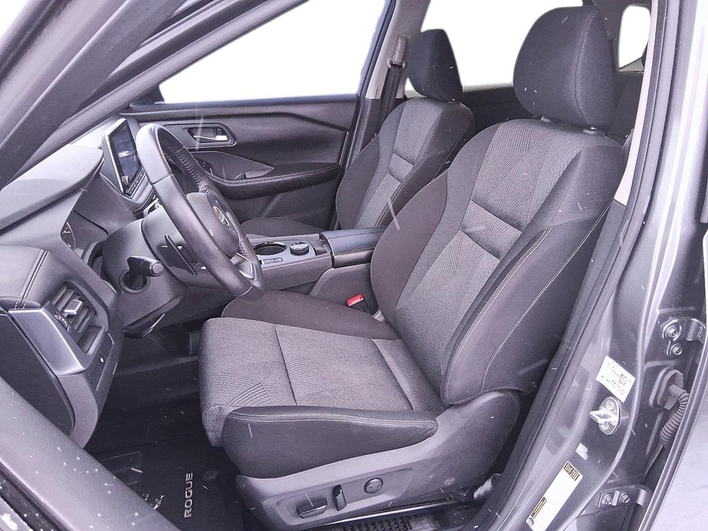 2024 Nissan Rogue AWD SV Moonroof in Stratford, Ontario - 8 - w1024h768px