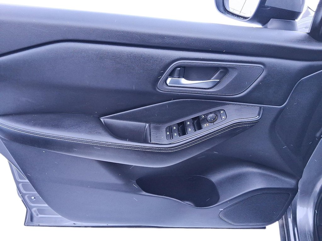 2024 Nissan Rogue AWD SV Moonroof in Stratford, Ontario - 11 - w1024h768px