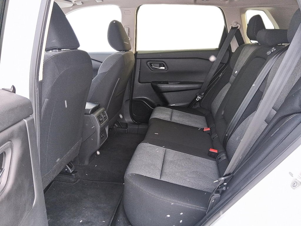 2024 Nissan Rogue AWD SV Moonroof in Stratford, Ontario - 9 - w1024h768px