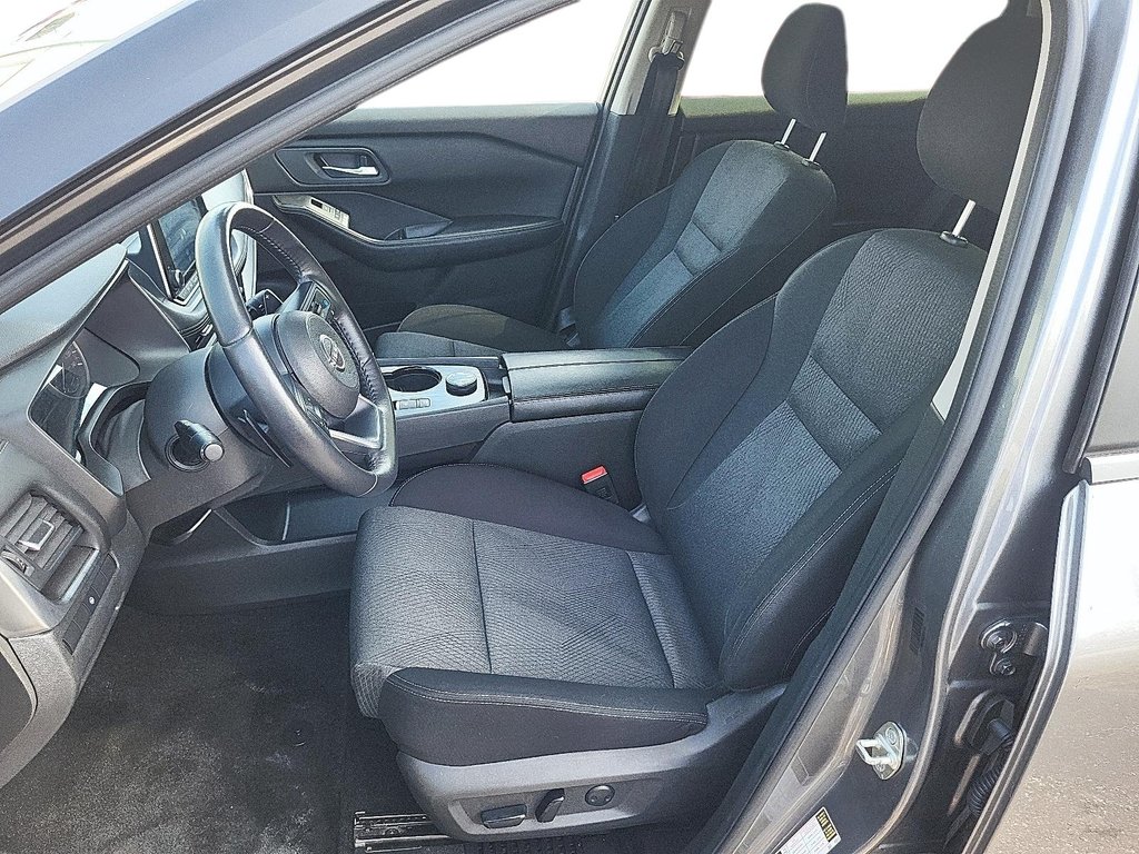 2024 Nissan Rogue AWD SV Moonroof in Stratford, Ontario - 8 - w1024h768px