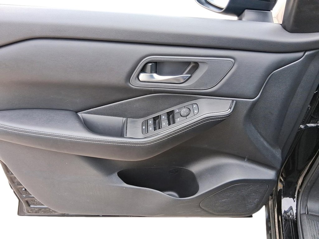 2024 Nissan Rogue AWD SV Moonroof in Stratford, Ontario - 11 - w1024h768px