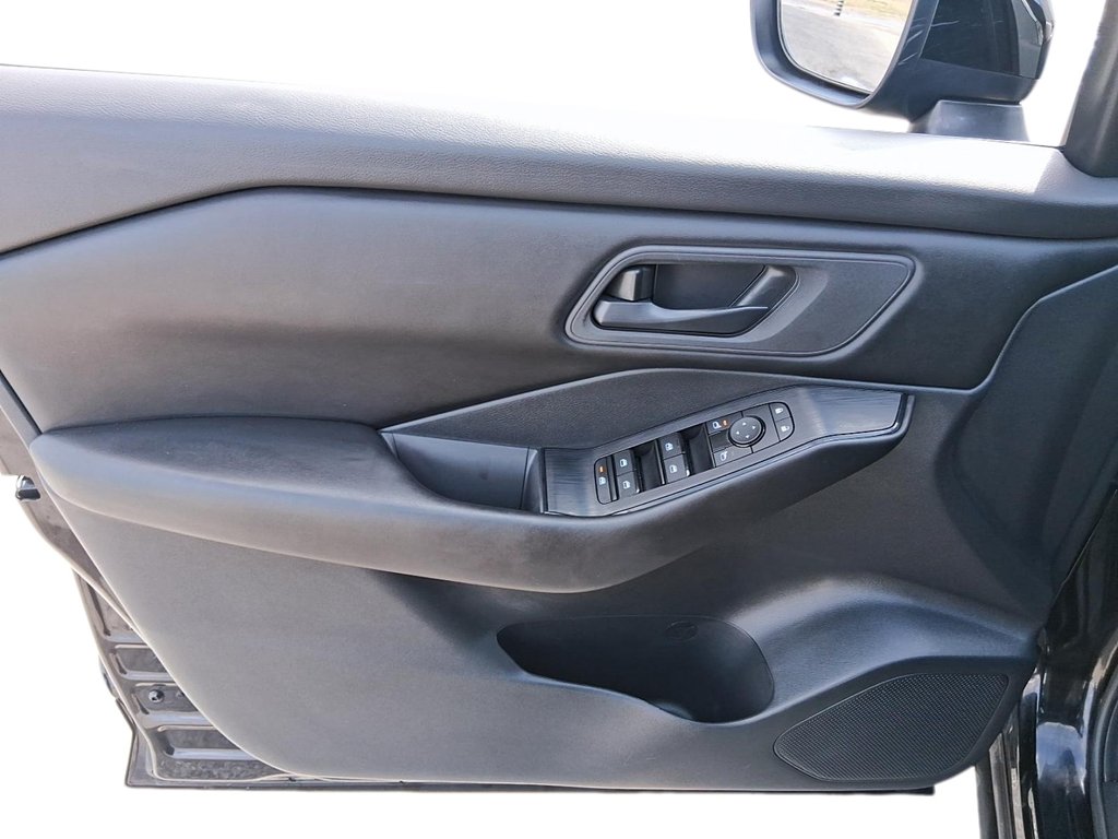 2024 Nissan Rogue AWD S in Stratford, Ontario - 11 - w1024h768px