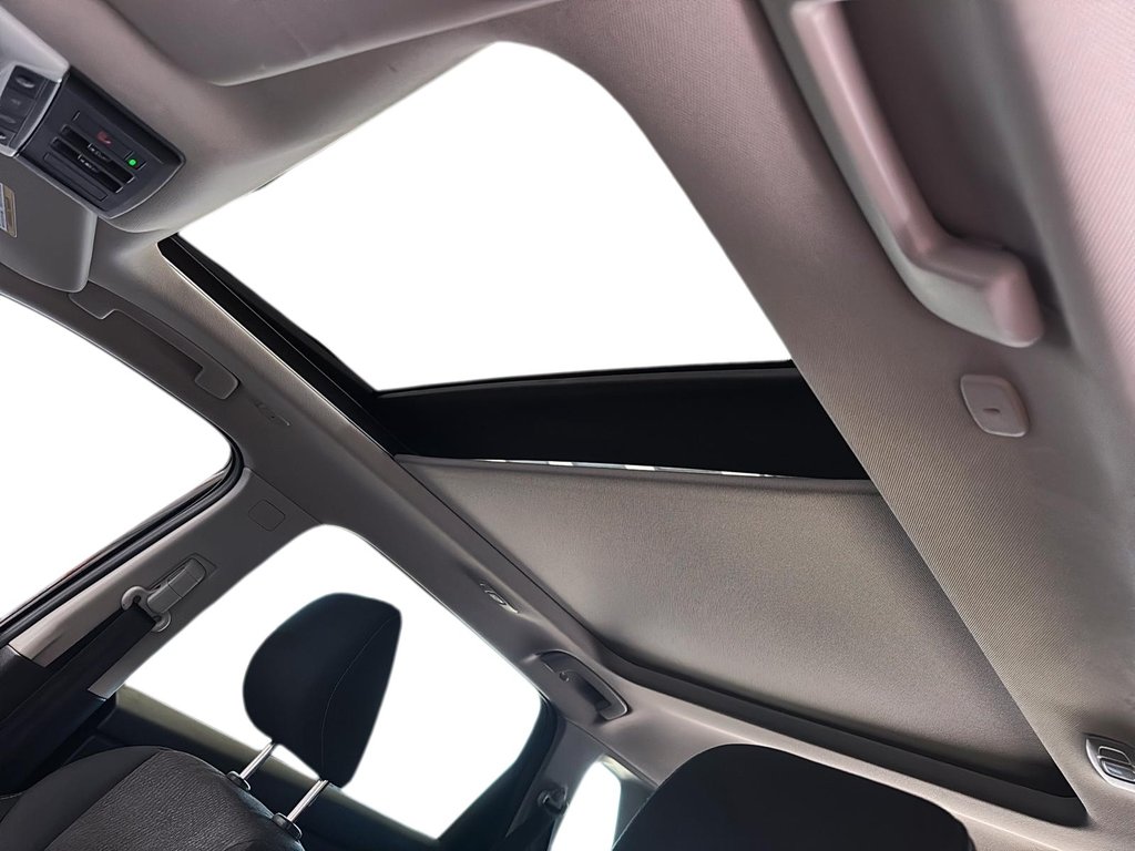 2024 Nissan Rogue AWD SV Moonroof in Stratford, Ontario - 16 - w1024h768px