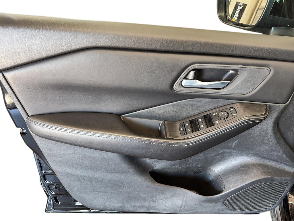 2024 Nissan Rogue AWD SV Moonroof in Stratford, Ontario - 10 - w1024h768px