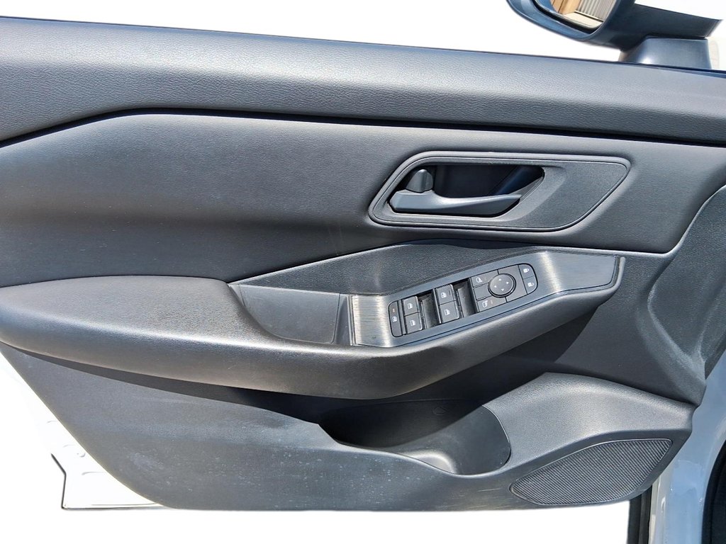 2024 Nissan Rogue AWD S in Stratford, Ontario - 11 - w1024h768px