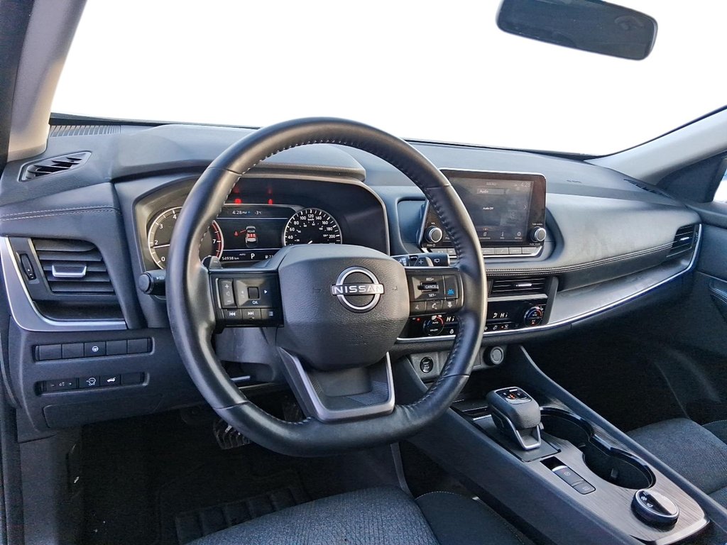 2025 Nissan Rogue AWD SV Moonroof in Stratford, Ontario - 9 - w1024h768px