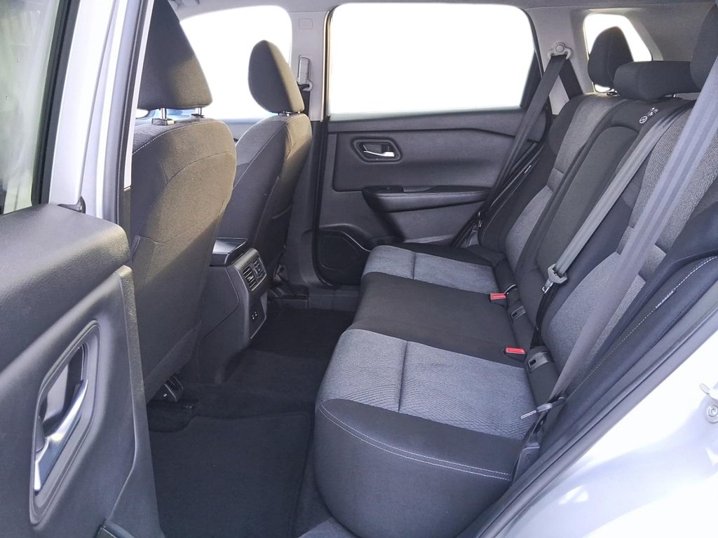 2025 Nissan Rogue AWD SV Moonroof in Stratford, Ontario - 8 - w1024h768px