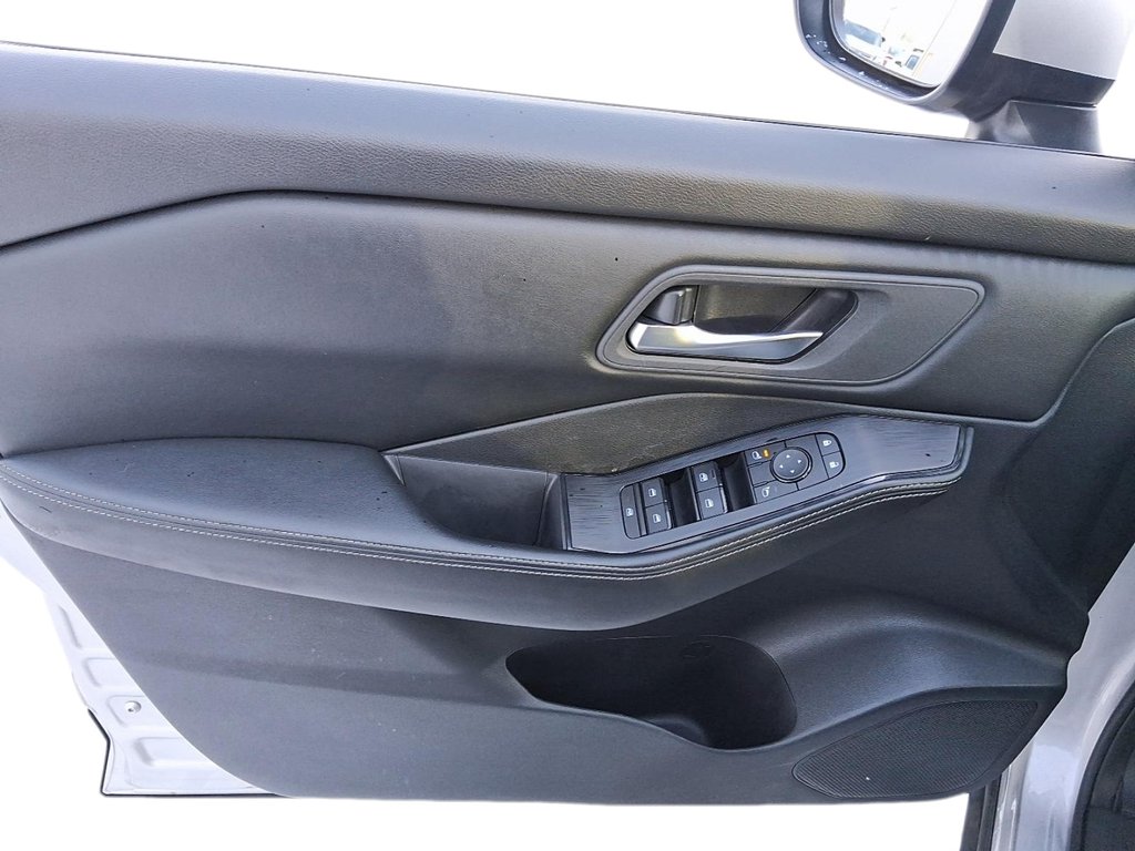 2025 Nissan Rogue AWD SV Moonroof in Stratford, Ontario - 10 - w1024h768px