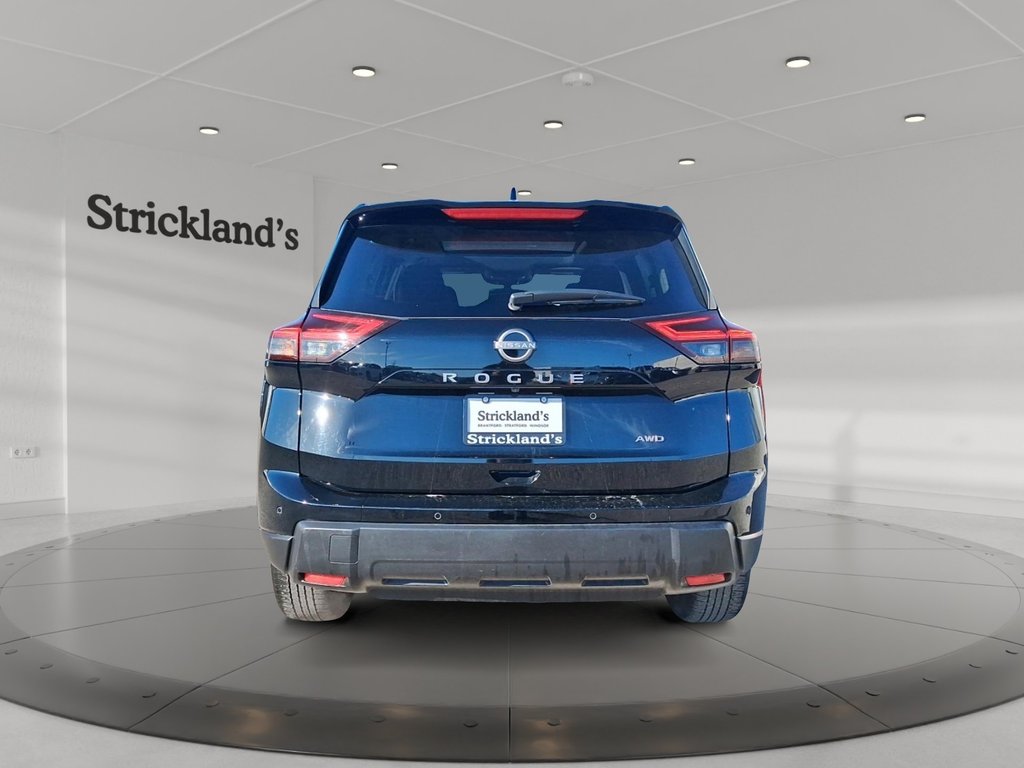 2025 Nissan Rogue AWD SV Moonroof in Stratford, Ontario - 3 - w1024h768px