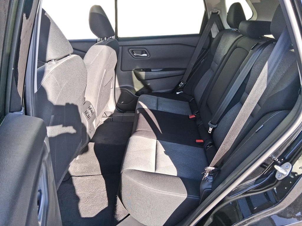 2025 Nissan Rogue AWD SV Moonroof in Stratford, Ontario - 9 - w1024h768px