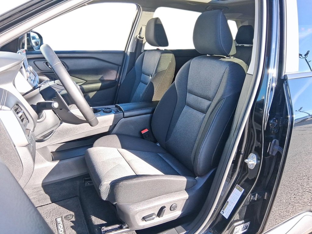 2025 Nissan Rogue AWD SV Moonroof in Stratford, Ontario - 8 - w1024h768px