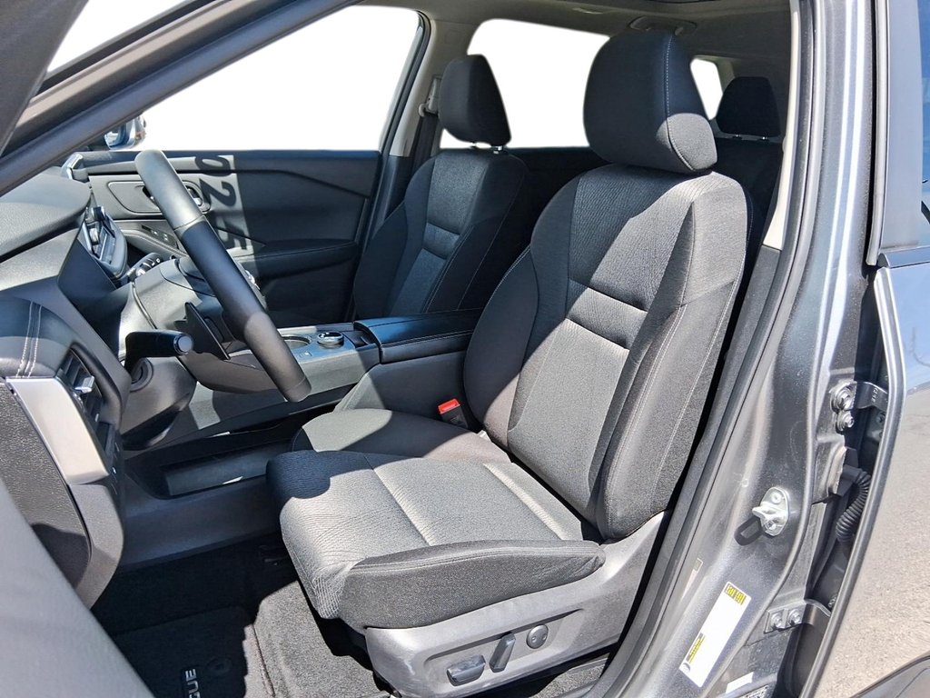 2025 Nissan Rogue AWD SV Moonroof in Stratford, Ontario - 8 - w1024h768px