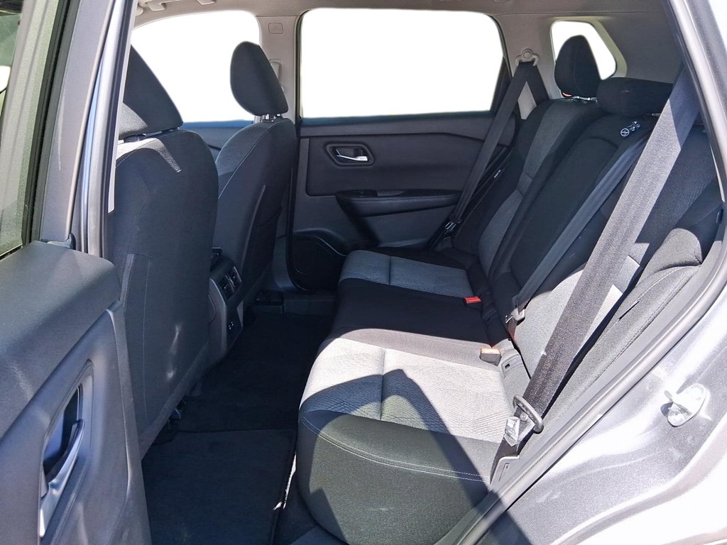 2025 Nissan Rogue AWD SV Moonroof in Stratford, Ontario - 9 - w1024h768px