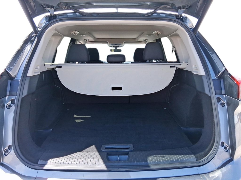 2025 Nissan Rogue AWD SV Moonroof in Stratford, Ontario - 6 - w1024h768px