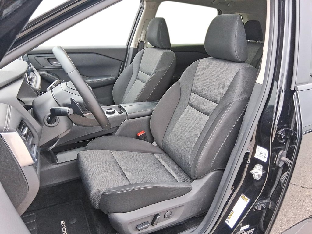 2025 Nissan Rogue AWD SV Moonroof in Stratford, Ontario - 8 - w1024h768px