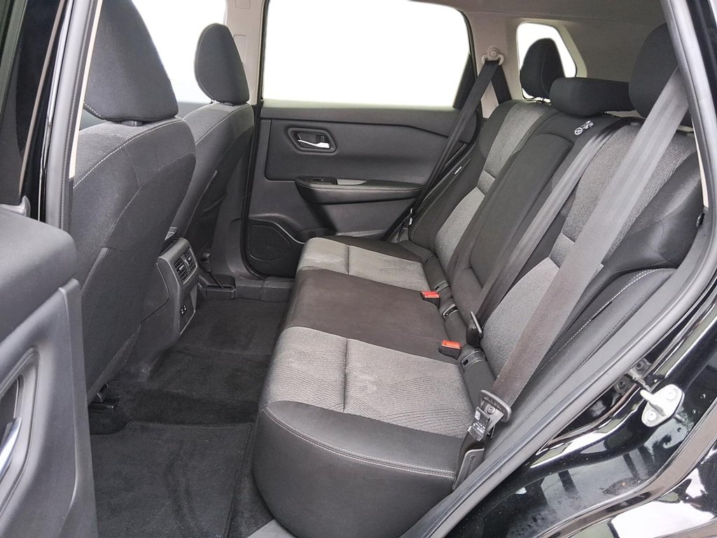 2025 Nissan Rogue AWD SV Moonroof in Stratford, Ontario - 9 - w1024h768px