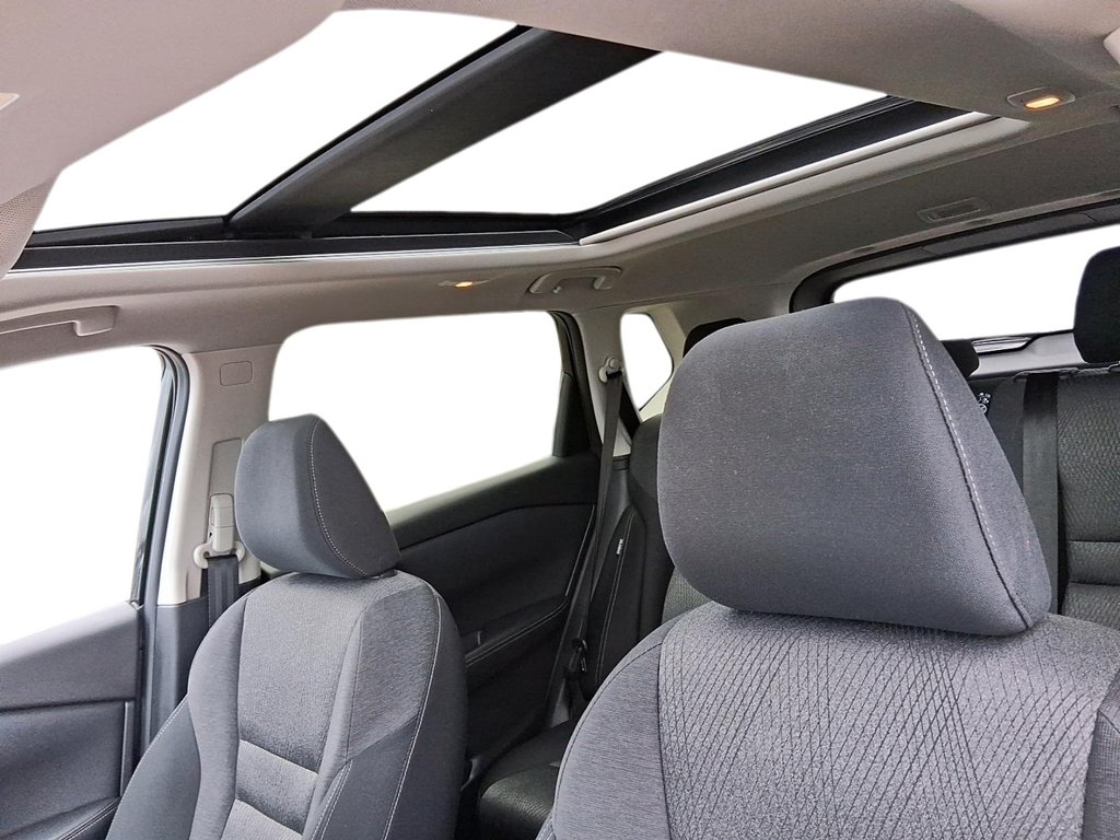 2025 Nissan Rogue AWD SV Moonroof in Stratford, Ontario - 18 - w1024h768px