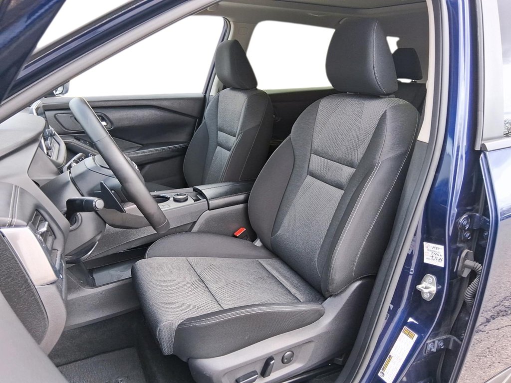 2025 Nissan Rogue AWD SV Moonroof in Stratford, Ontario - 8 - w1024h768px