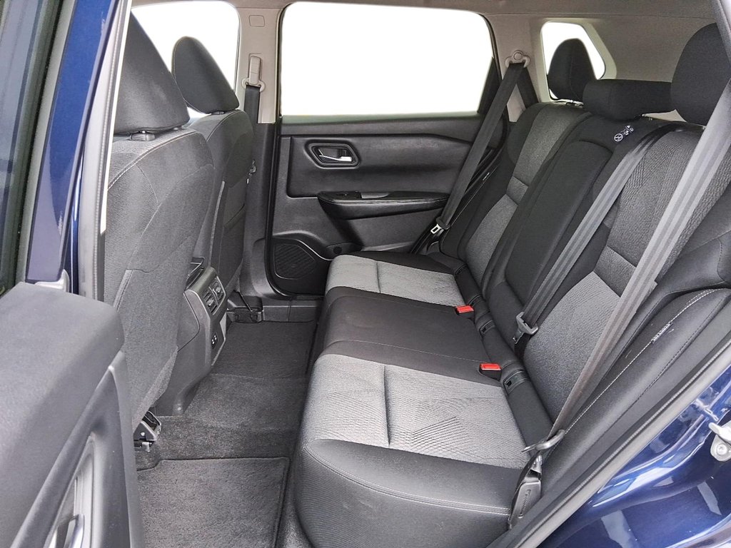 2025 Nissan Rogue AWD SV Moonroof in Stratford, Ontario - 9 - w1024h768px