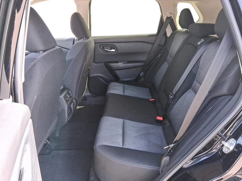 2025 Nissan Rogue AWD SV Moonroof in Stratford, Ontario - 9 - w1024h768px