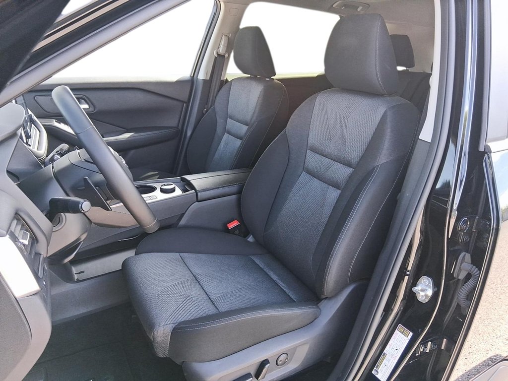 2025 Nissan Rogue AWD SV Moonroof in Stratford, Ontario - 8 - w1024h768px