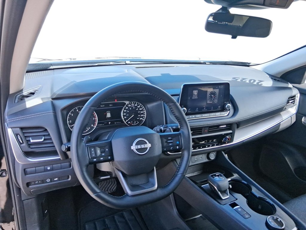 2025 Nissan Rogue AWD SV Moonroof in Stratford, Ontario - 10 - w1024h768px