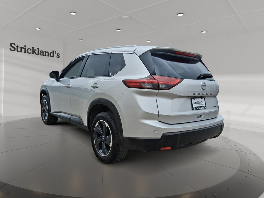 2025 Nissan Rogue AWD SV Moonroof in Stratford, Ontario - 4 - w1024h768px