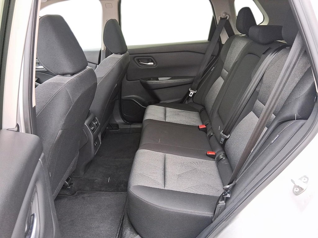 2025 Nissan Rogue AWD SV Moonroof in Stratford, Ontario - 9 - w1024h768px