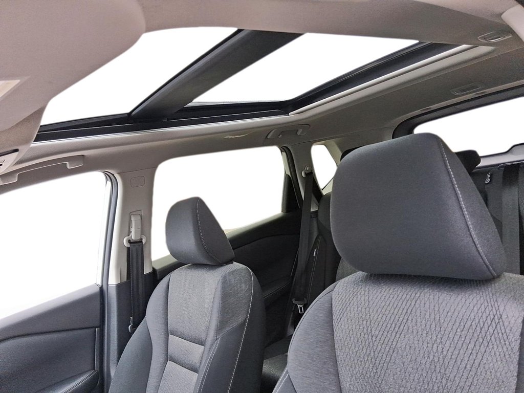 2025 Nissan Rogue AWD SV Moonroof in Stratford, Ontario - 18 - w1024h768px