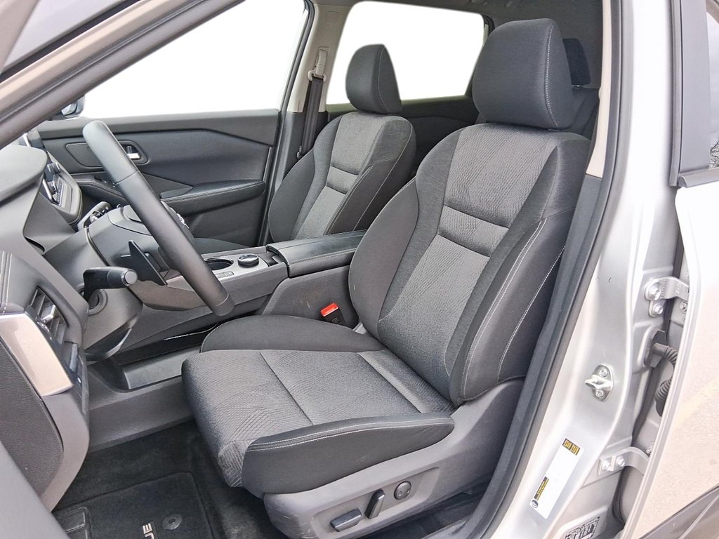 2025 Nissan Rogue AWD SV Moonroof in Stratford, Ontario - 8 - w1024h768px