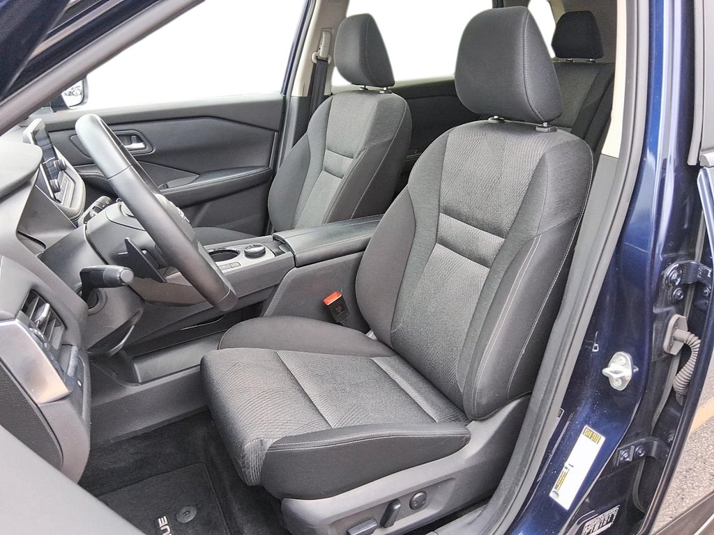 2025 Nissan Rogue AWD SV Moonroof in Stratford, Ontario - 8 - w1024h768px