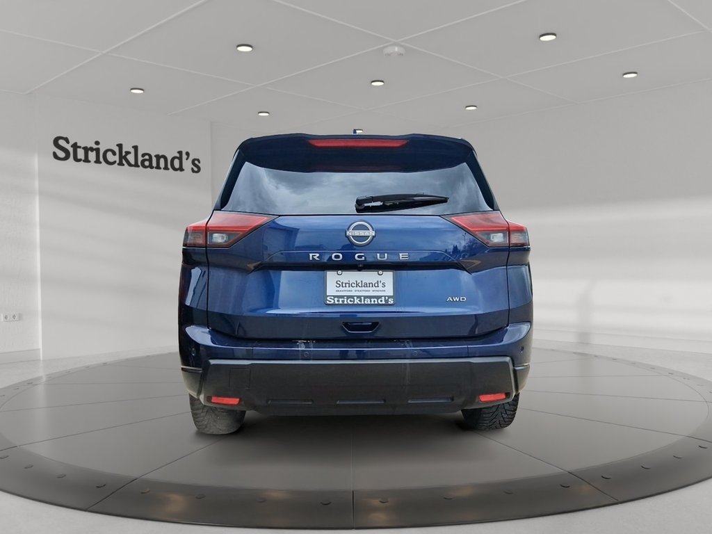 2025 Nissan Rogue AWD SV Moonroof in Stratford, Ontario - 3 - w1024h768px
