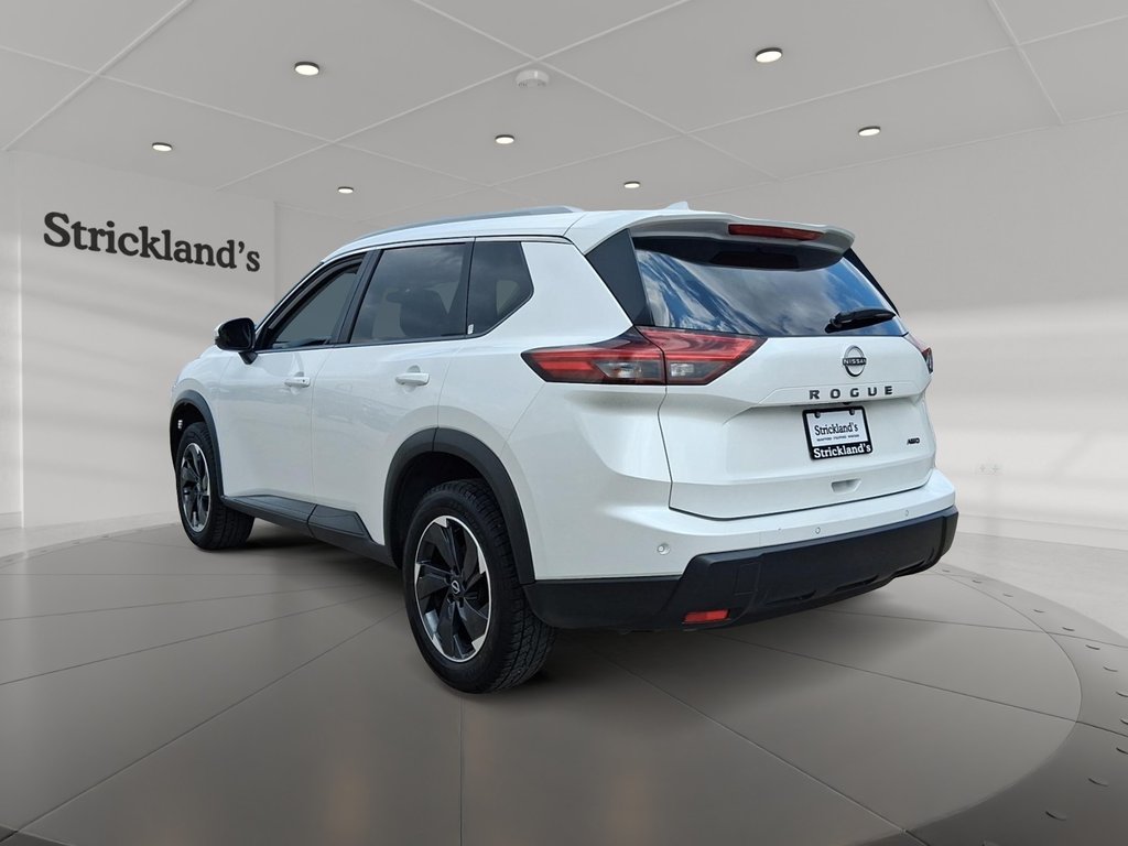 2025 Nissan Rogue AWD SV Moonroof in Stratford, Ontario - 4 - w1024h768px