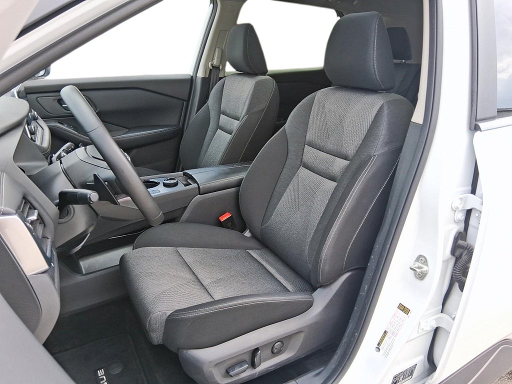 2025 Nissan Rogue AWD SV Moonroof in Stratford, Ontario - 8 - w1024h768px