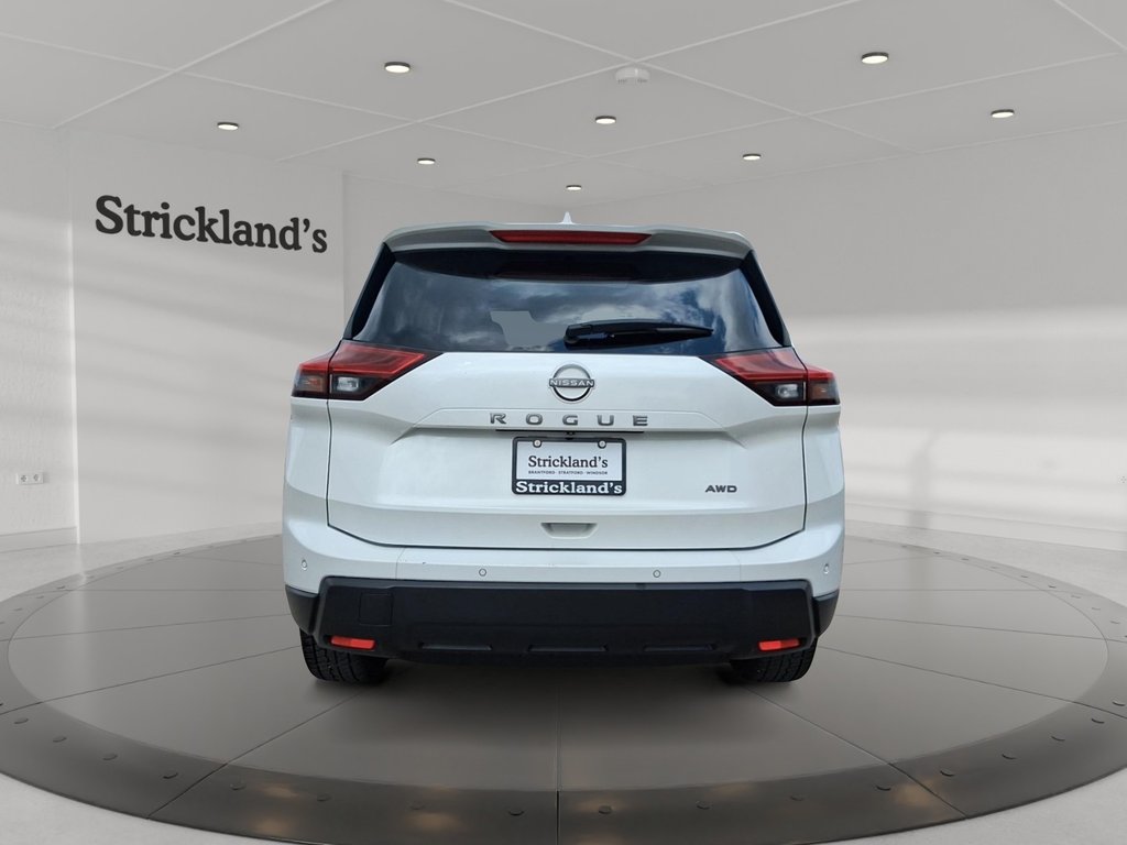 2025 Nissan Rogue AWD SV Moonroof in Stratford, Ontario - 3 - w1024h768px