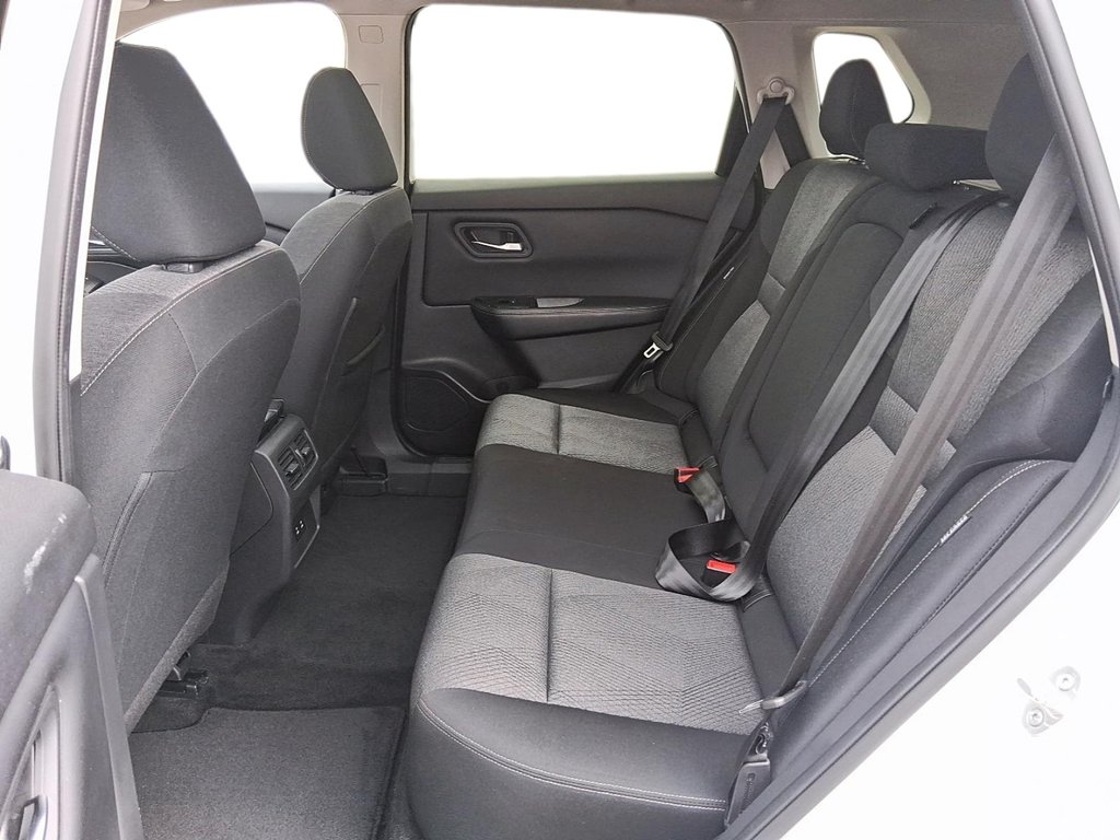 2025 Nissan Rogue AWD SV Moonroof in Stratford, Ontario - 9 - w1024h768px