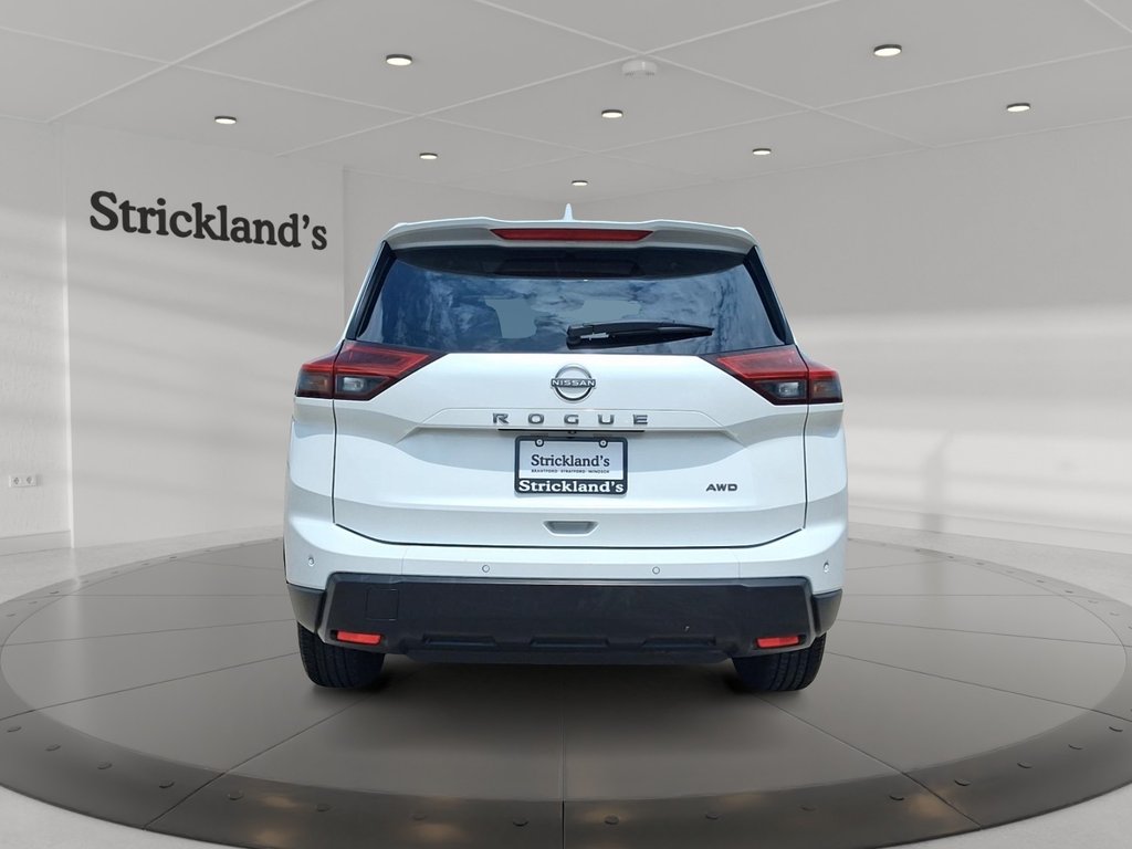 2025 Nissan Rogue AWD SV Moonroof in Stratford, Ontario - 3 - w1024h768px