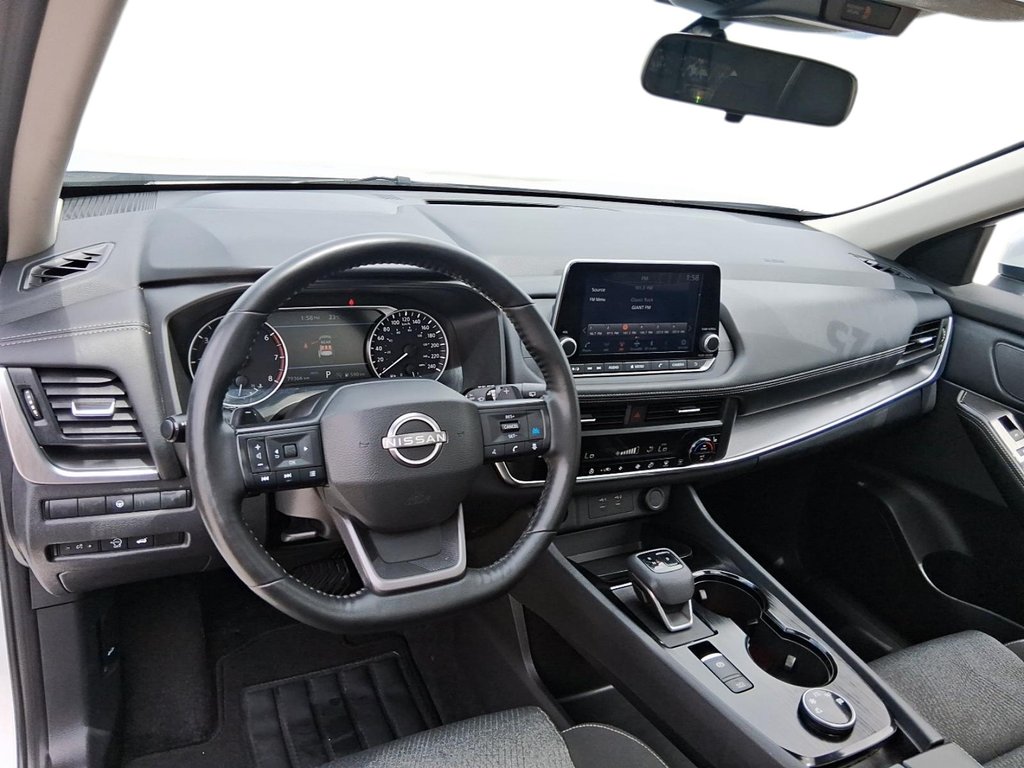 2025 Nissan Rogue AWD SV Moonroof in Stratford, Ontario - 10 - w1024h768px