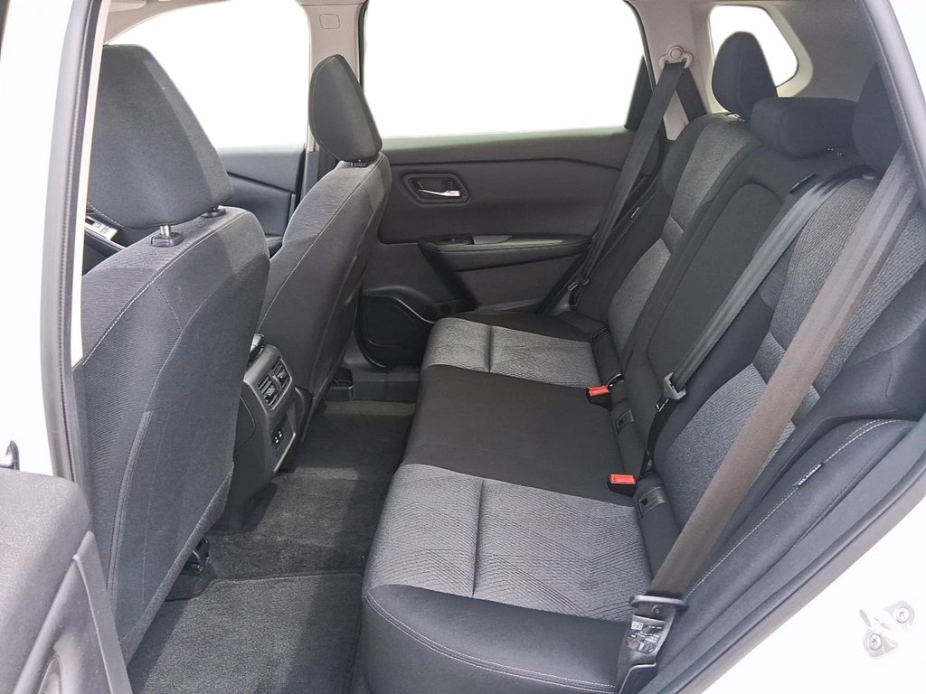 2025 Nissan Rogue AWD SV Moonroof in Stratford, Ontario - 9 - w1024h768px