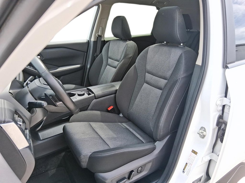 2025 Nissan Rogue AWD SV Moonroof in Stratford, Ontario - 8 - w1024h768px