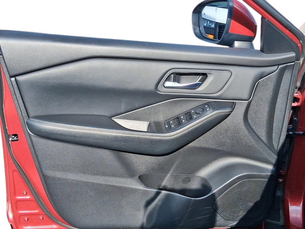 2025 Nissan Rogue AWD SV Moonroof in Stratford, Ontario - 11 - w1024h768px