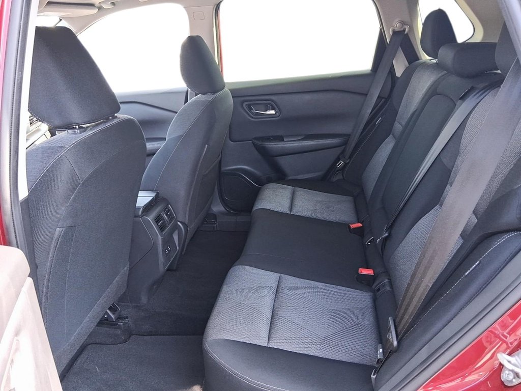 2025 Nissan Rogue AWD SV Moonroof in Stratford, Ontario - 9 - w1024h768px