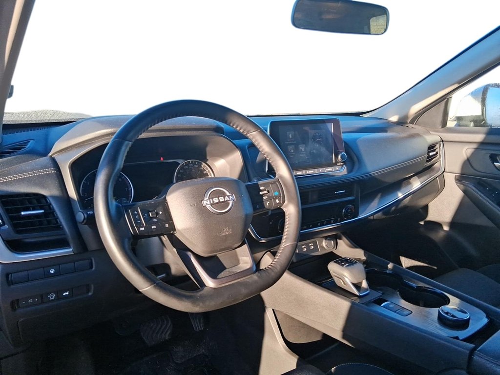 2025 Nissan Rogue AWD SV Moonroof in Stratford, Ontario - 10 - w1024h768px